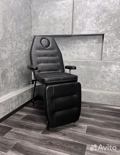 Косметологическое кресло, кушетка для педикюра