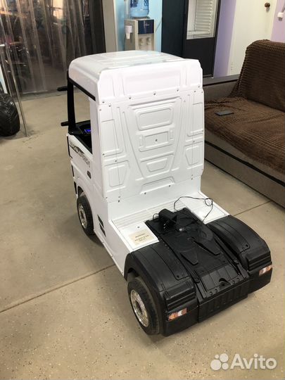 Детский электромобиль