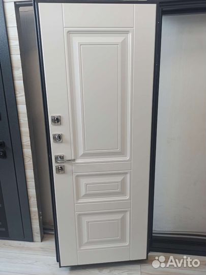 Дверь входная металлическая с терморазрывом