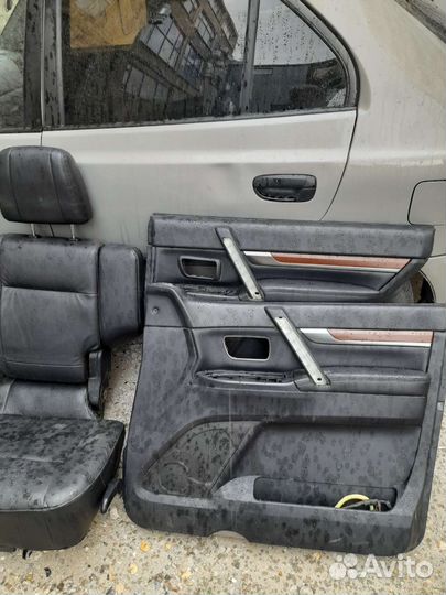 Сиденье дверные карты на митсубиси Паджеро чёр кож