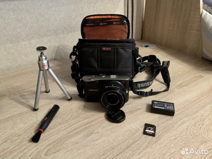 Беззеркальный фотоаппарат Samsung NX100