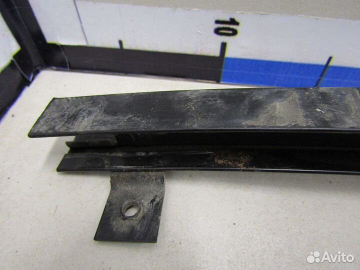 Направляющая стекла Passat B6 2005-2010