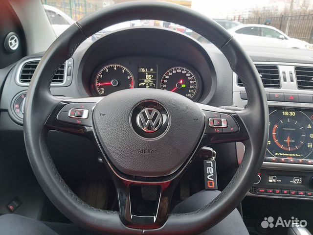 Мультируль на фольксваген поло - Volkswagen Polo Sedan, 1,6 л, 2017 года стайлин