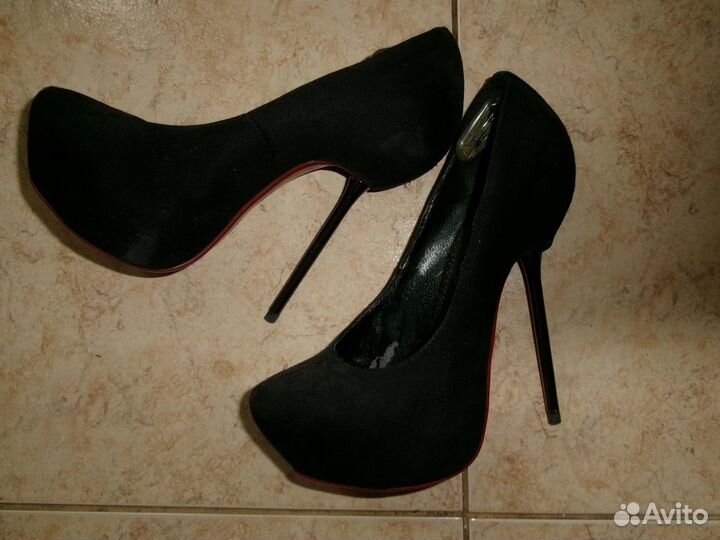 Отдам.Туфли (35) замша,чёрные,железная шпилька