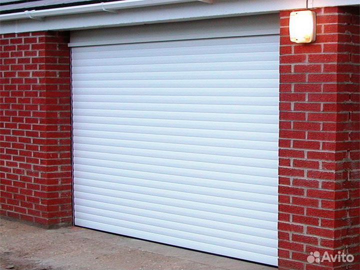 Роллетные ворота для гаража в белом цвете