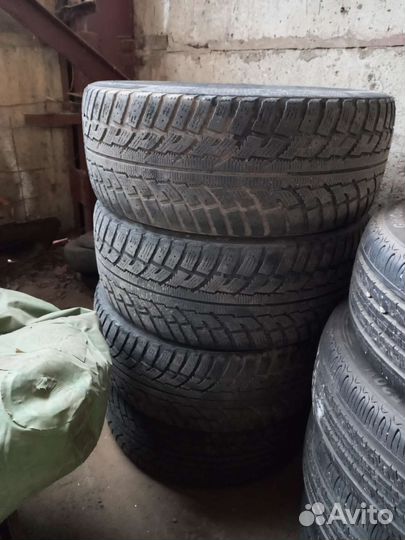 Kumho I'Zen Stud Snow KW11 265/50 R20