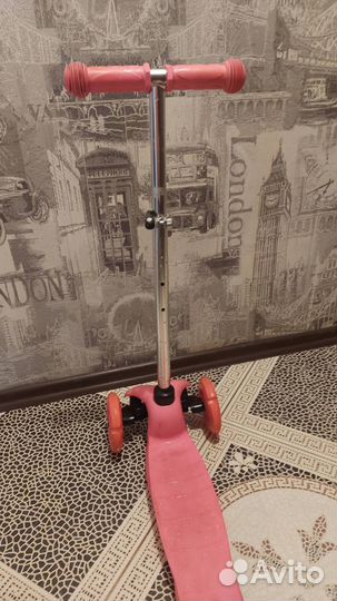 Самокат розовый для девочек 3-5