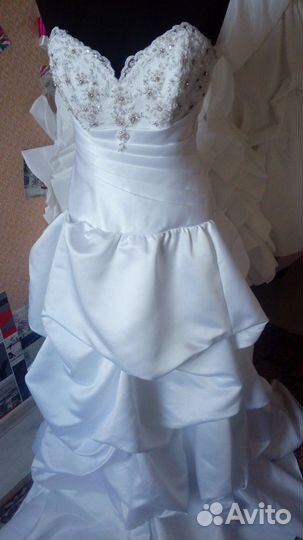 Платье свадебное со шлейфом