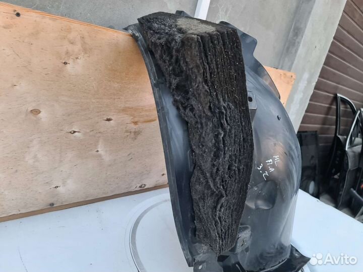 Передний левый подкрыльник Mercedes W166