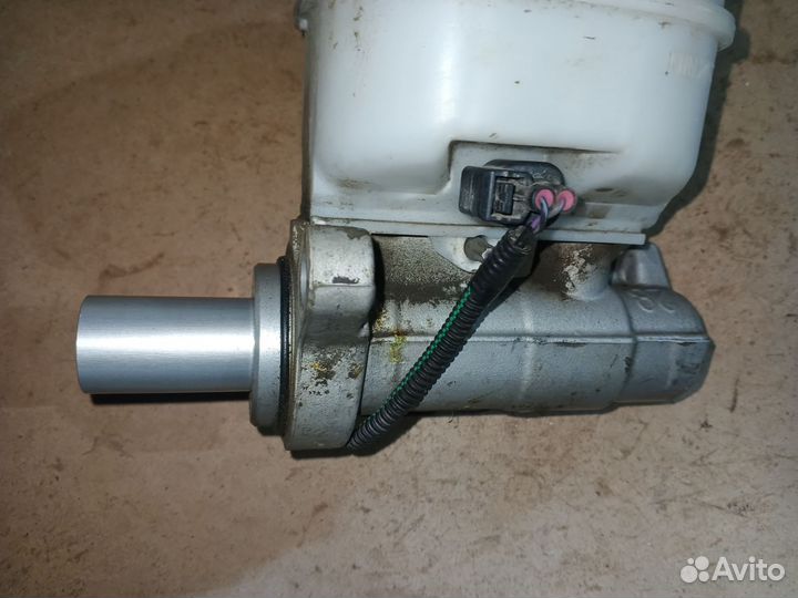 Цилиндр тормозной главный Ford Explorer 5