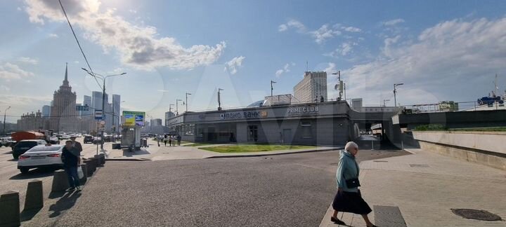 Торговое помещение рядом с М.Видео и Перекрёстком