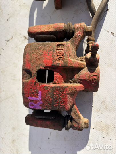 Суппорт задний Mitsubishi Space Runner