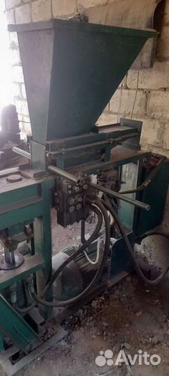 Станок по производству лего кирпича