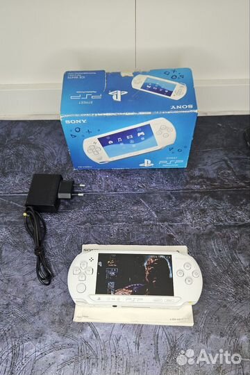 PSP 64GB прошита 200игр