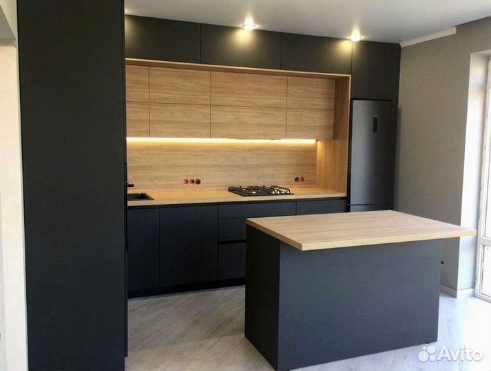 Кухонный гарнитур угловой в потолок и с островом