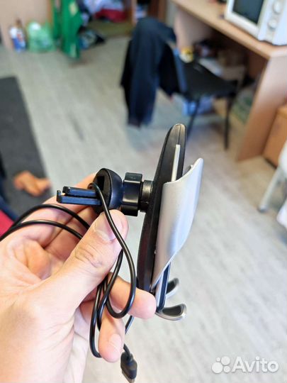 Держатель для телефона с беспроводной зарядкой