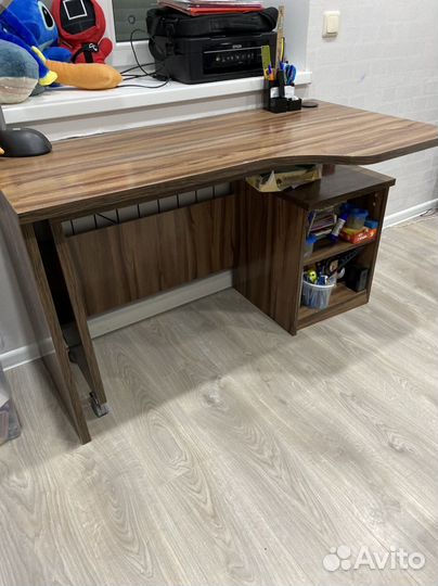 Письменный стол