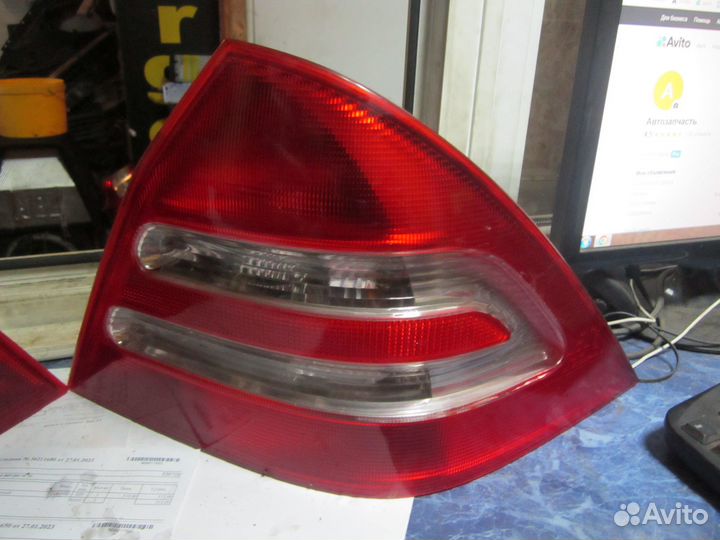 Фонари задние Mercedes-Benz C-Class W203 2004