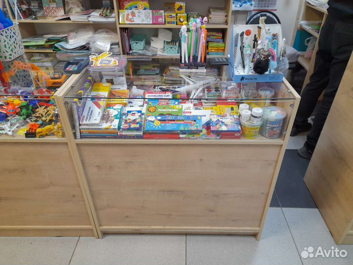 Тумба витрина