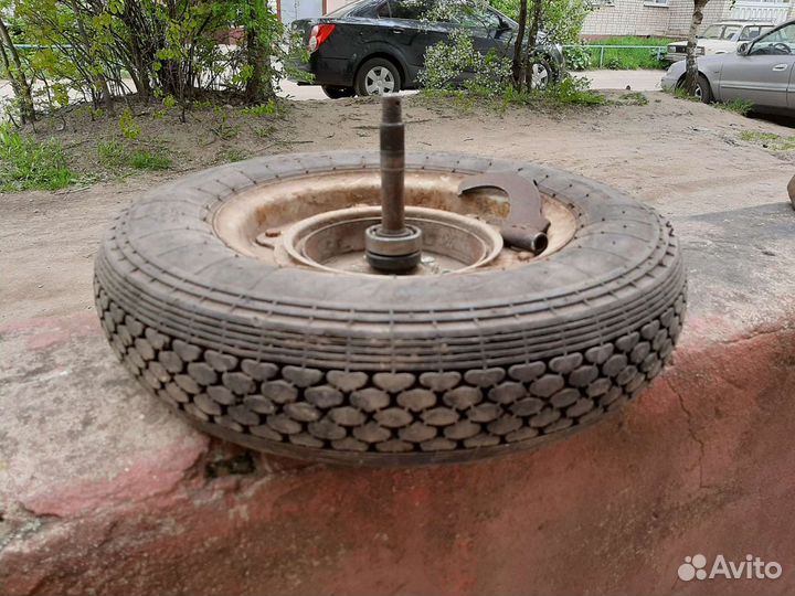 Колеса мотороллера Вятка в сборе переднее и заднее