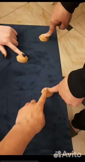 Фокусник (напёрсточник) из 90х