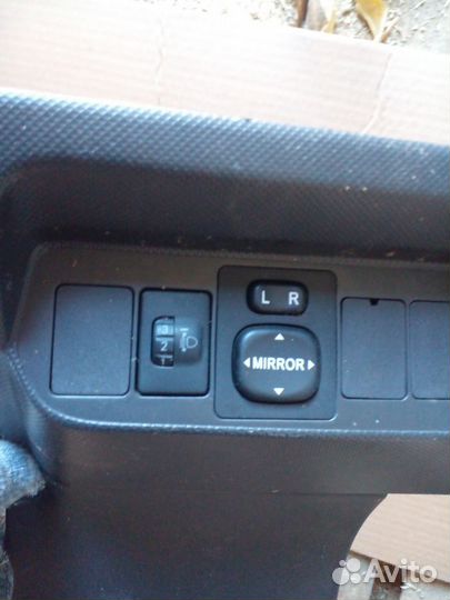 Кнопка регулировки зеркал Toyota