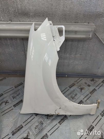 Крыло переднее правое largus logan