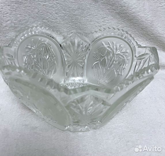 Хрустальная вазочка конфетница