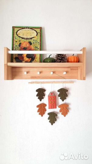 Осенний декор панно с листиками и домиком сканди