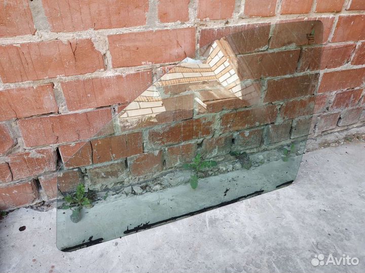 Стекло водительской двери