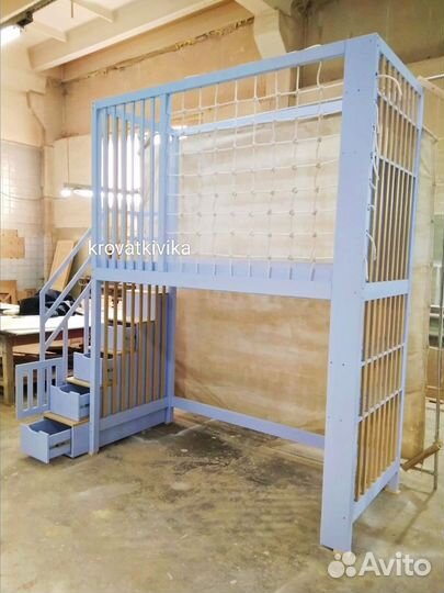 Детская кровать чердак домик с лестницей комодом