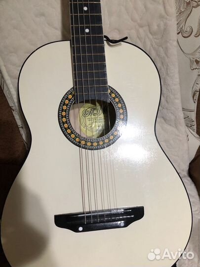 Акустическая гитара