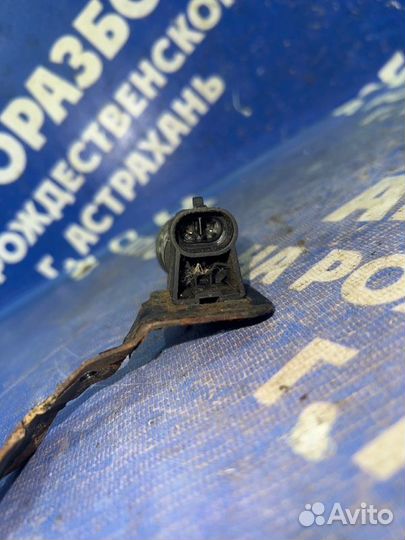 Датчик открытия капота Opel Astra H универсал 2012