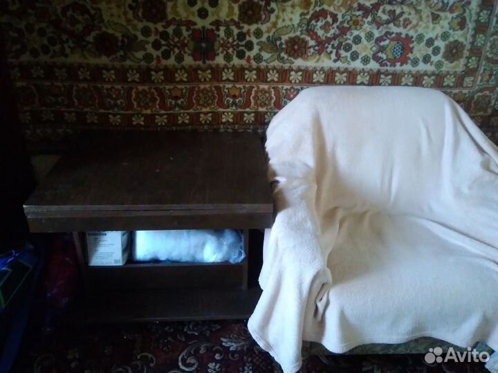 Журнальный столик на колесах