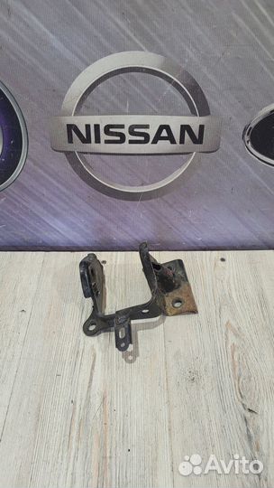 Кронштейн опора крепления кпп коробки передач Niss