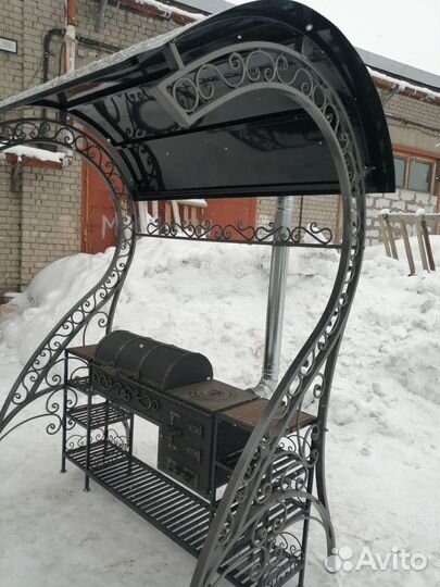 Кованый мангал с крышей