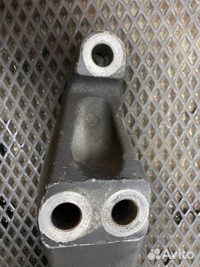 Кронштейн двигателя передний Volvo FH4 21565996