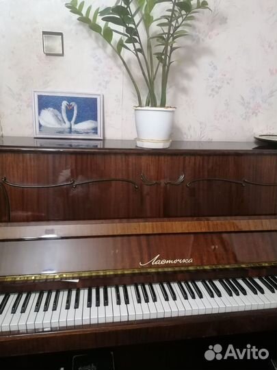 Отдам пианино ласточка