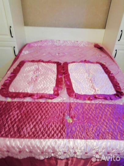 Покрывало на кровать с двумя наволочка и, новое