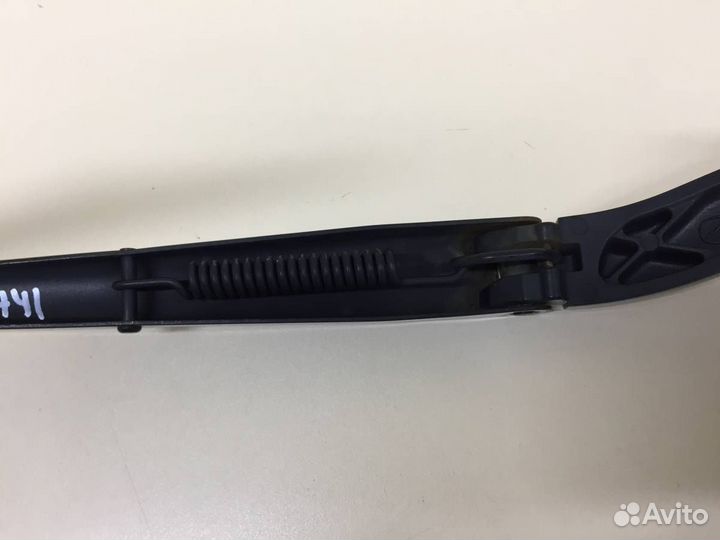 Поводок стеклоочистителя передний левый Mazda Mazd