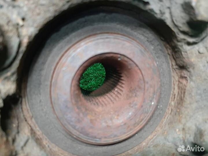 Кулак передний правый Volvo XC90 2006