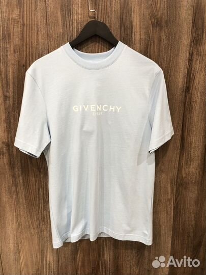 Футболка givenchy