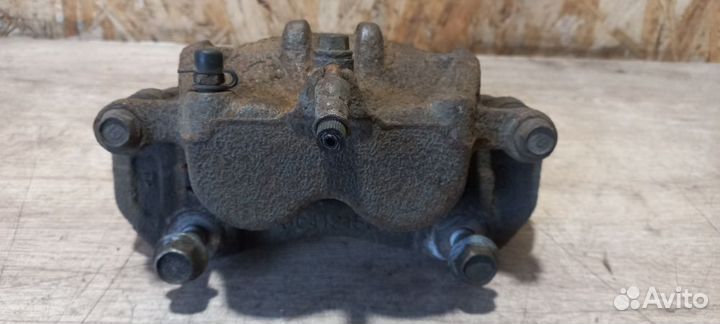 Суппорт тормозной передний левый Opel Antara