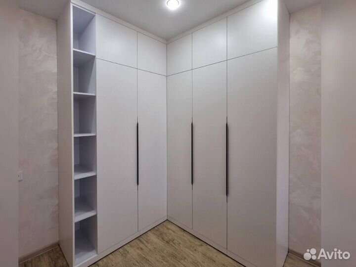 Угловой шкаф