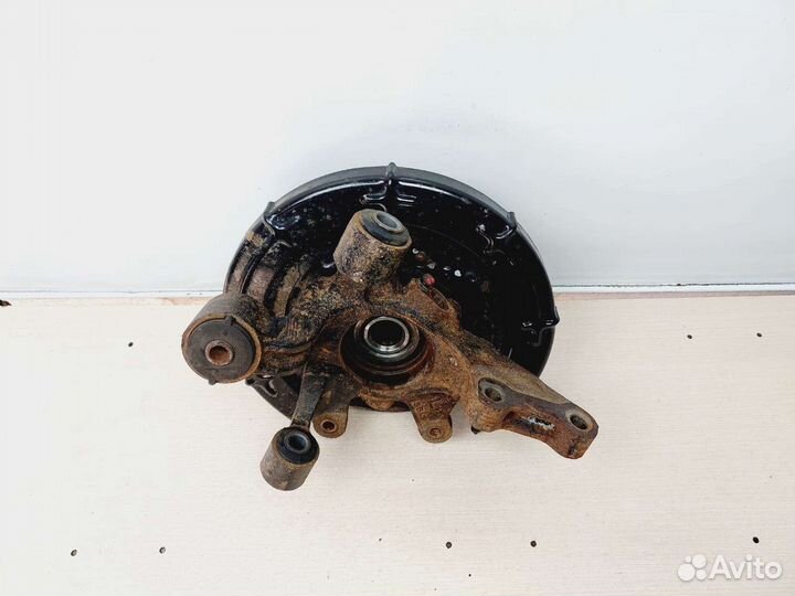 Кулак задний левый Kia Sportage 2