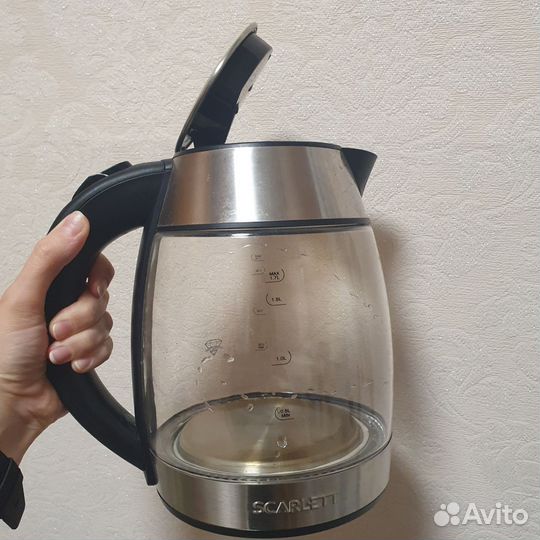 Чайник электрический б/у, Scarlett, не отключается