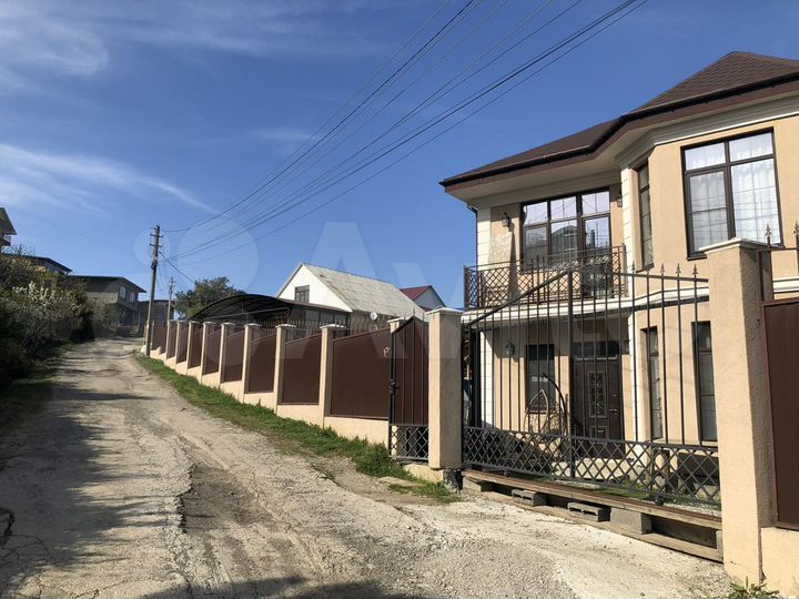 Дом 200 м² на участке 6,5 сот.