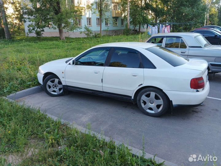 Audi A4 1.8 МТ, 1999, битый, 450 000 км