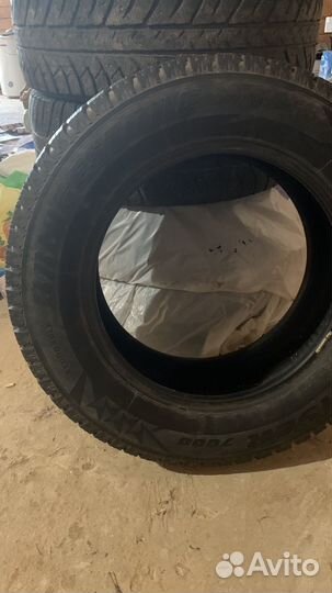 Bridgestone Ice Cruiser 7000 215/65 R16 98