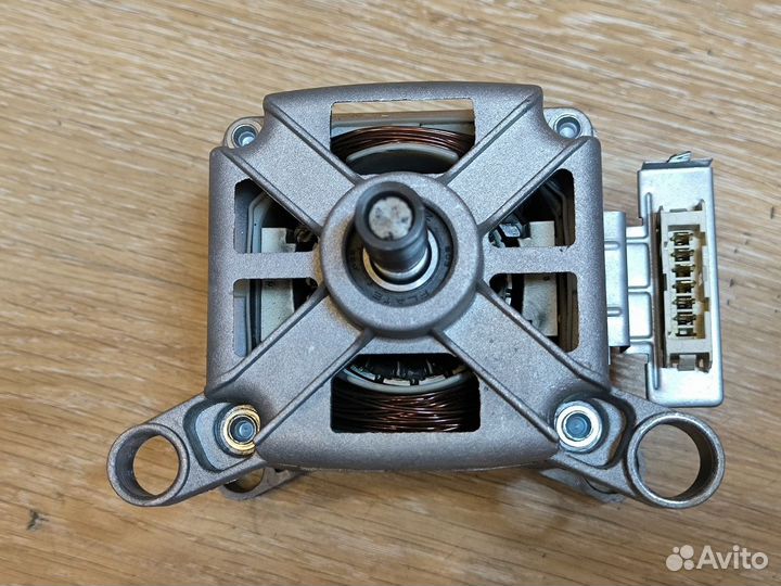 Двигатель мотор Wolong для стиральной машины Candy